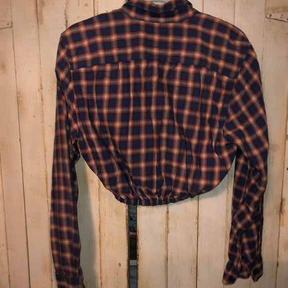 Levi’s Revamped Vintage Cropped Flannel - Picture 5 of 5